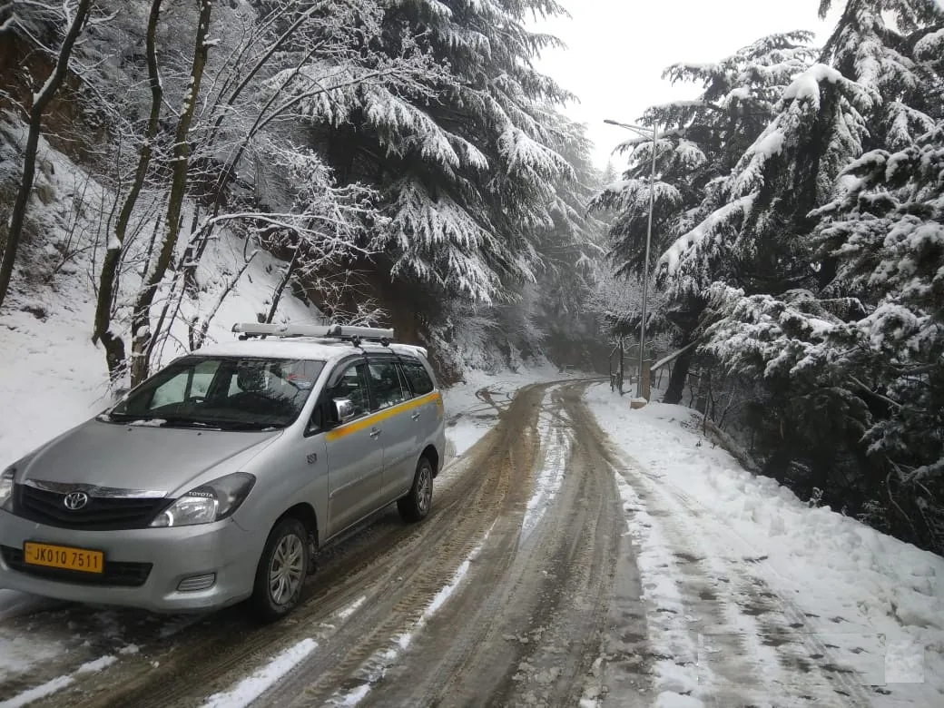 Toyota Innova taxi in Kashmir
